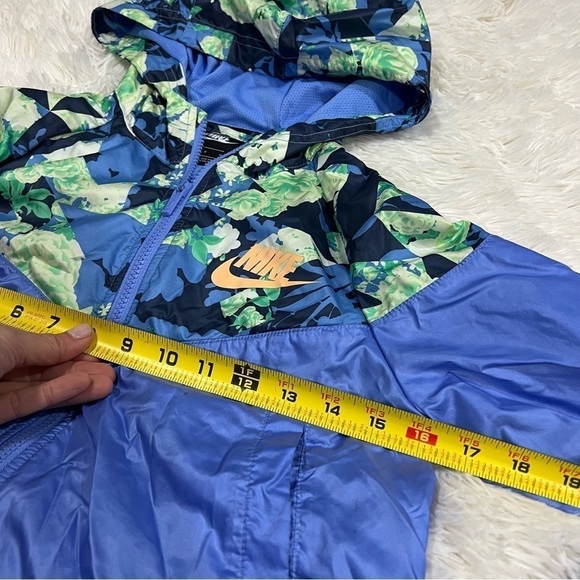 Nike Sportswear Windrunner Big Kids Girls’ Printed Jacket Royal Pulse Large - Picture 9 of 15
